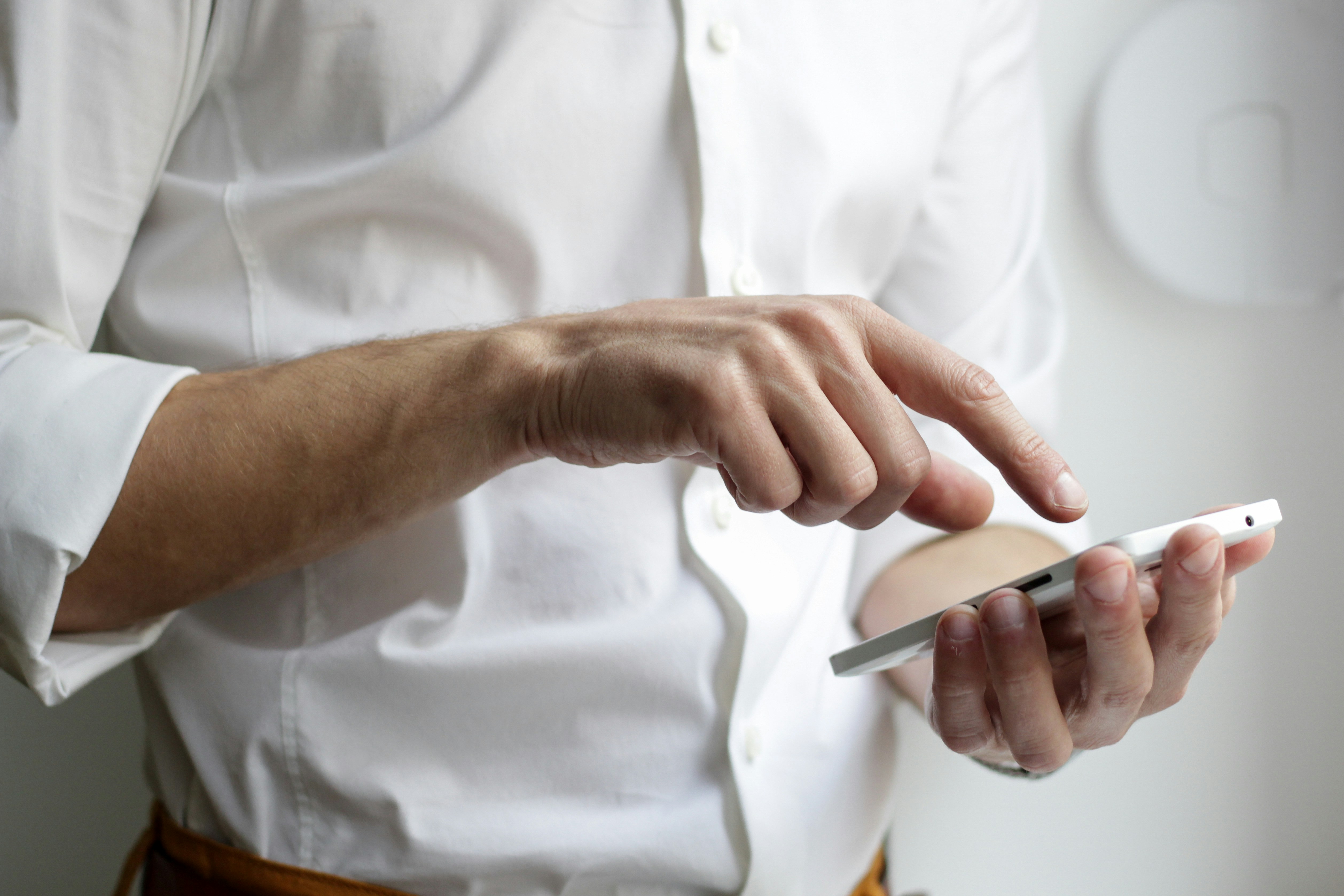 A mobile phone used for planning today's tasks in a weekly planner app